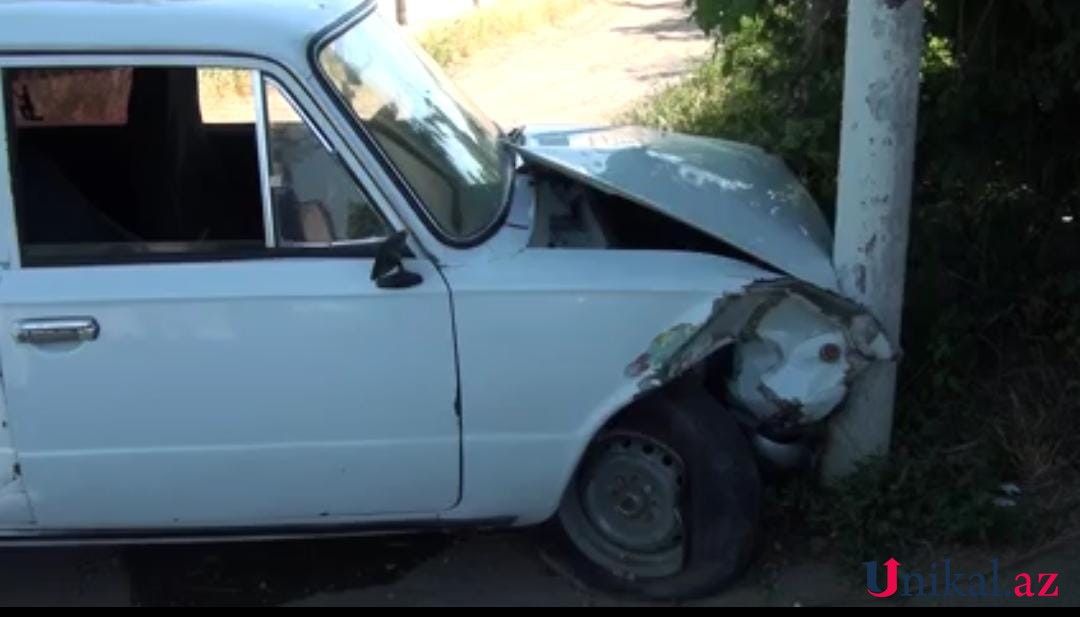 Tovuzda minik maşını traktorla toqquşdu - Yaralılar var (FOTOLAR)